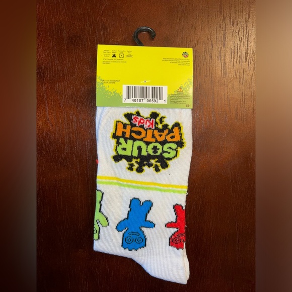 SOUR PATCH KIDS NOVELTY CREW SOCKS NWT MEN’S SHOE SIZE 6-12 - Picture 2 of 2